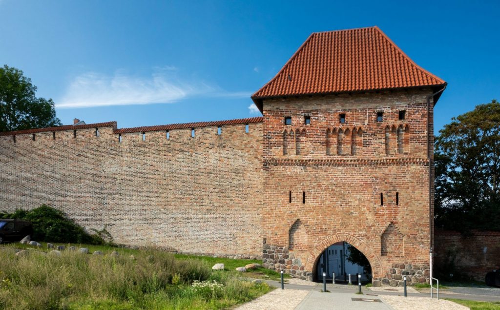 Kuhtor feldseitig Frontalansicht