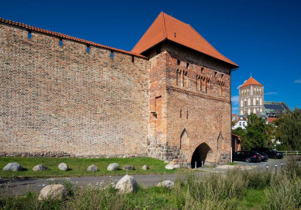 Kuhtor feldseitig mit Stadtmauer
