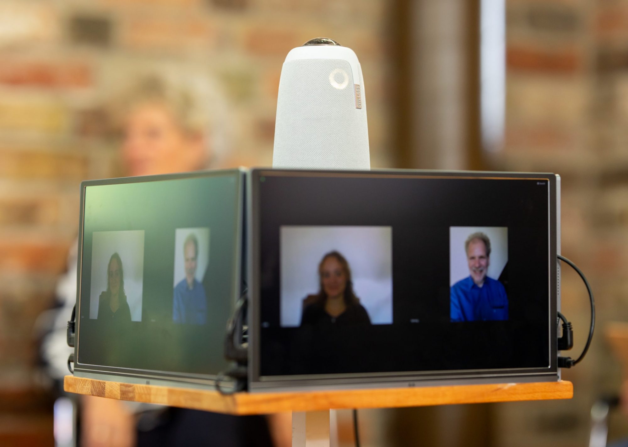 Meeting-OWL und Bildschirme